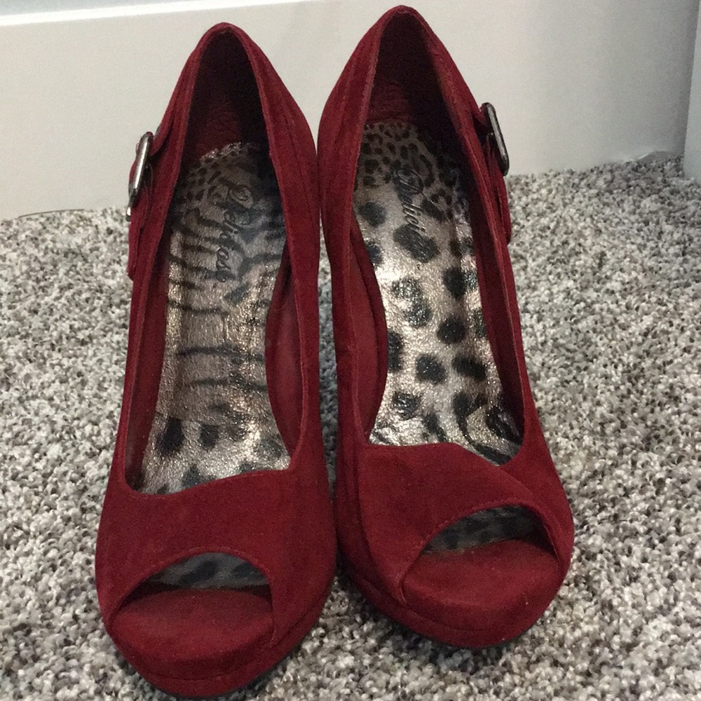 Delicioso Red Heels